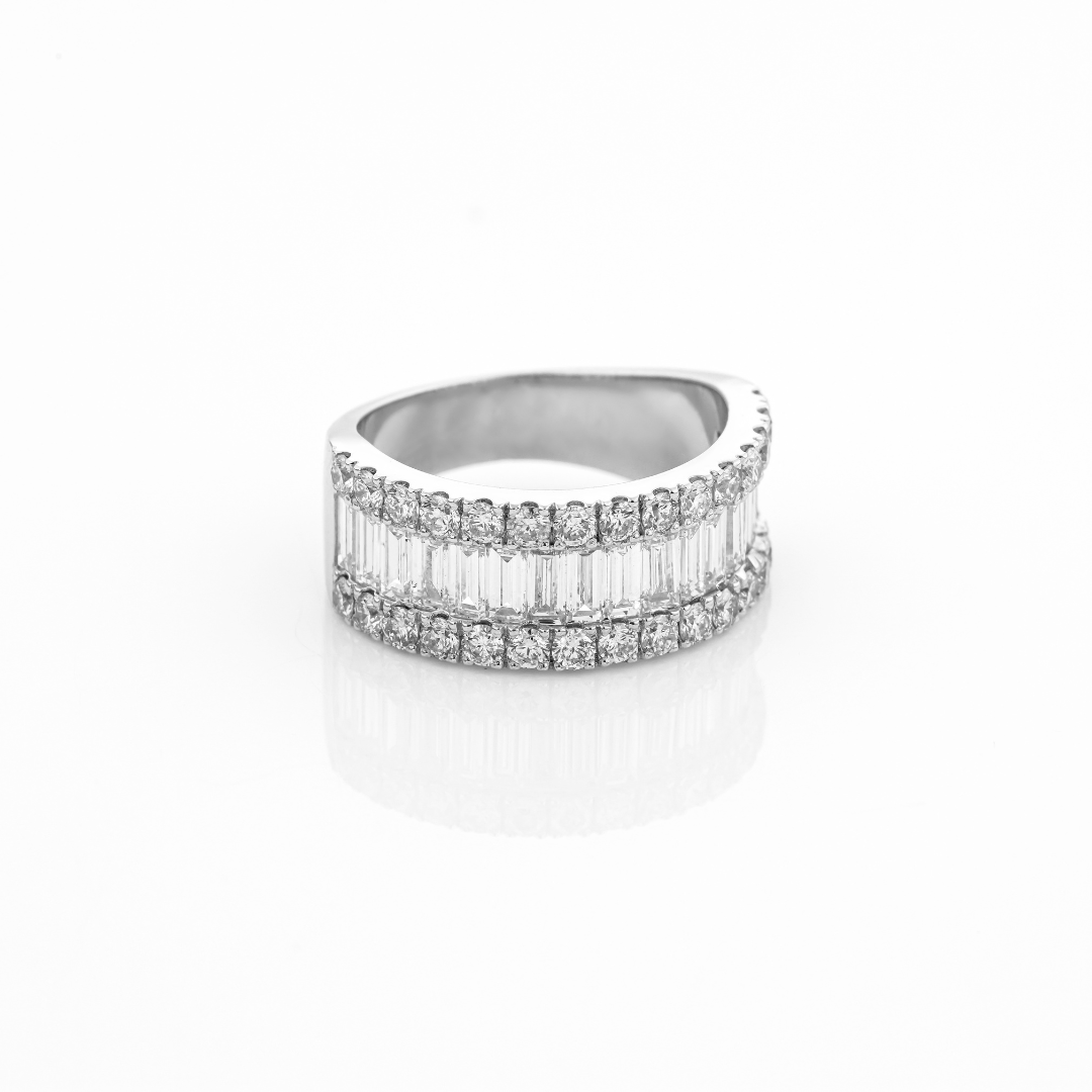 luxury ring with sparkling round brilliant and baguette cut diamonds