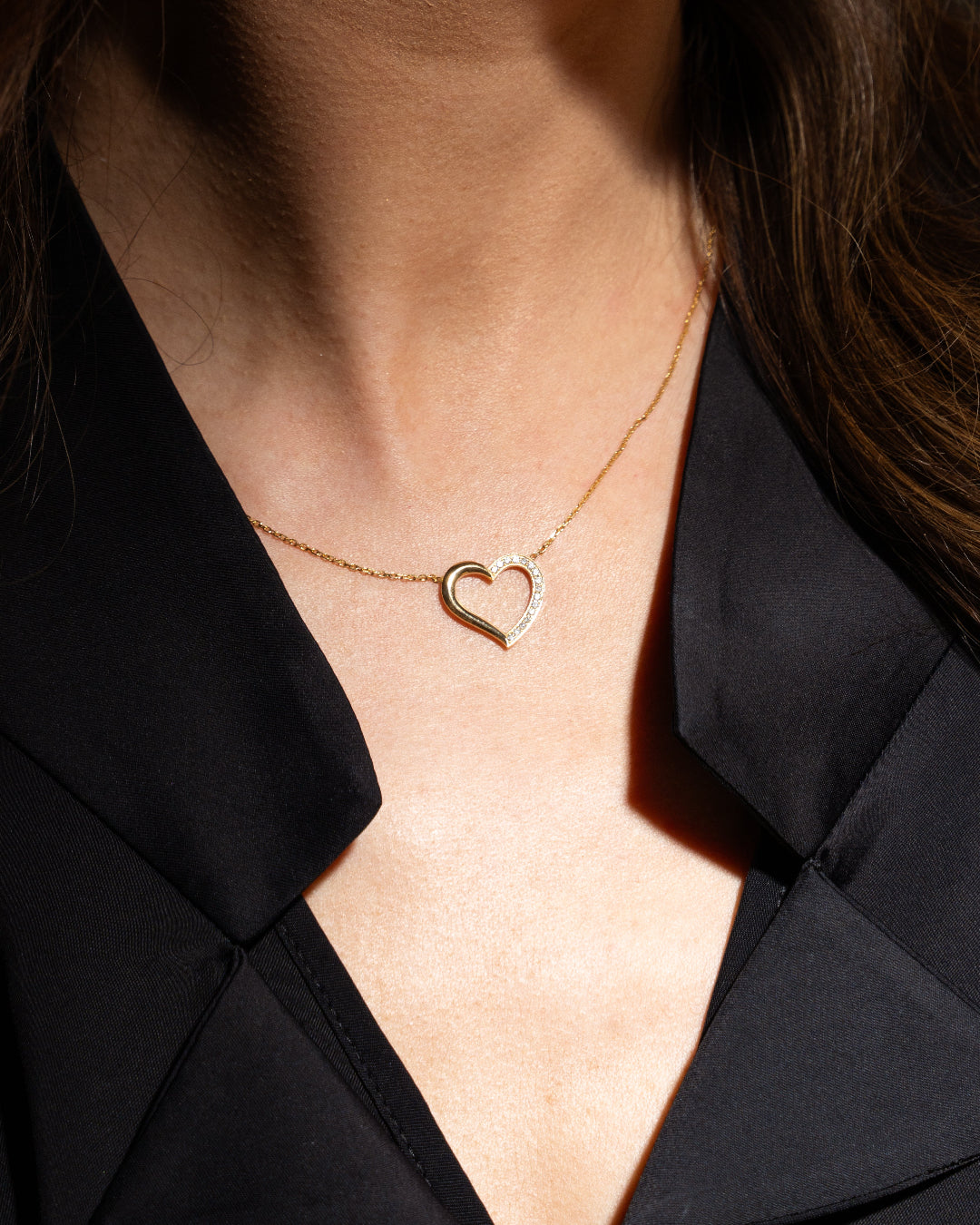 The Margot Necklace featuring 18ct gold and diamond heart design, an elegant and modern diamond necklace.