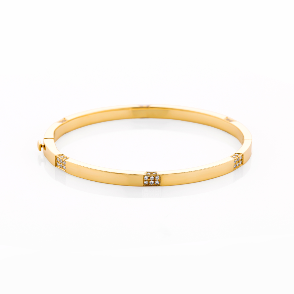 Bangle bracelet gold and diamonds