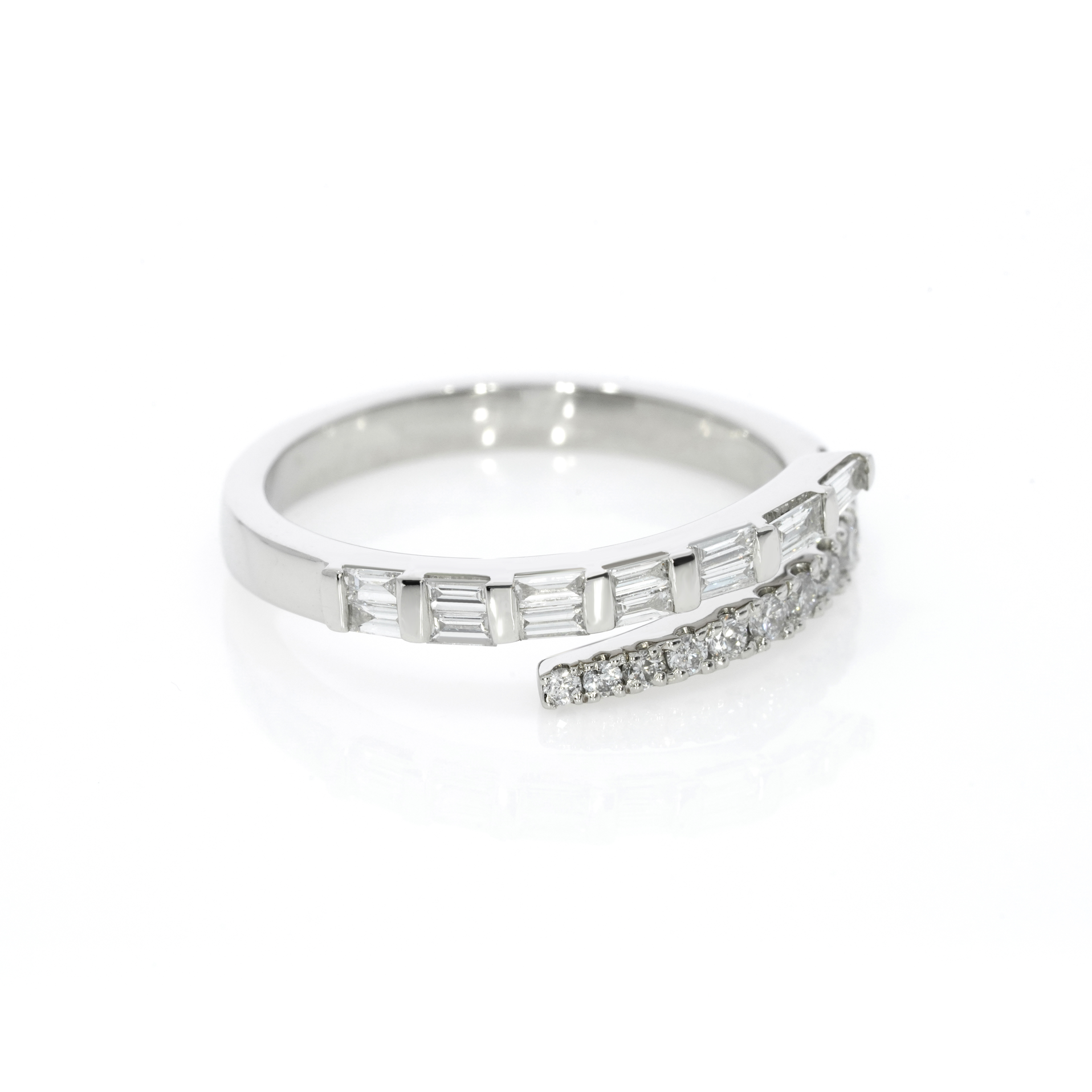 Wrap ring with sparkly round brilliant and baguette cut diamonds, white gold colour, set in 18ct gold.