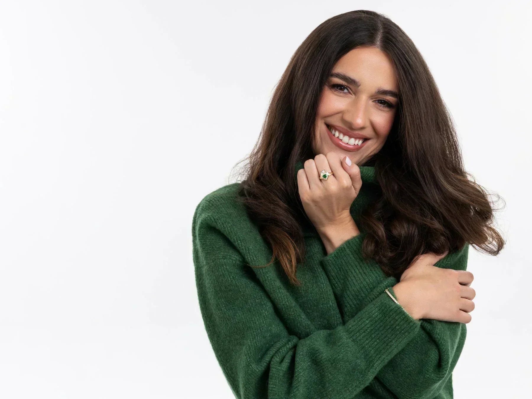 Heritage Reimagined: How to Style the Modern Claddagh Ring