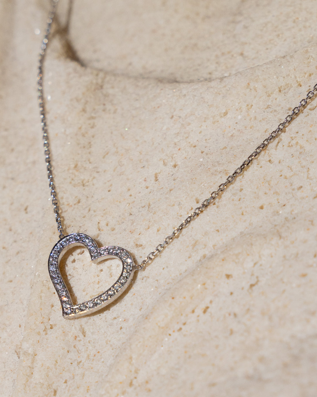 Amélie heart pendant diamond necklace in 18ct gold showcasing brilliant diamonds and modern romantic design