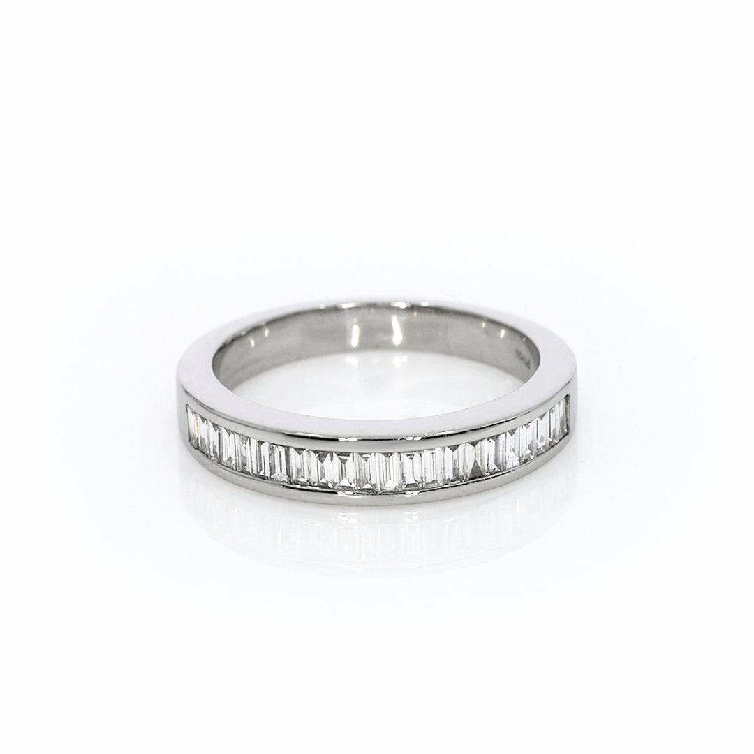 Modern band with a half hoop of 0.41cts baguette cut certified natural diamonds